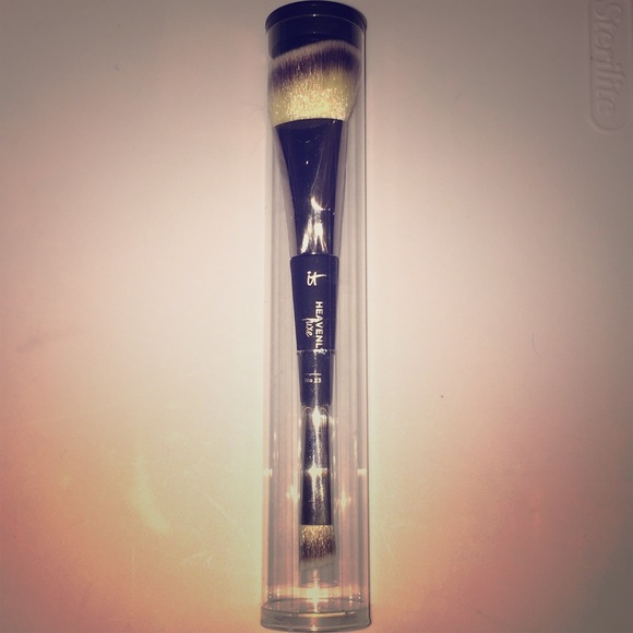 it cosmetics Other - IT Cosmetics Heavenly Luxe Brush it cosmetics Other - IT Cosmetics Heavenly Luxe Brush